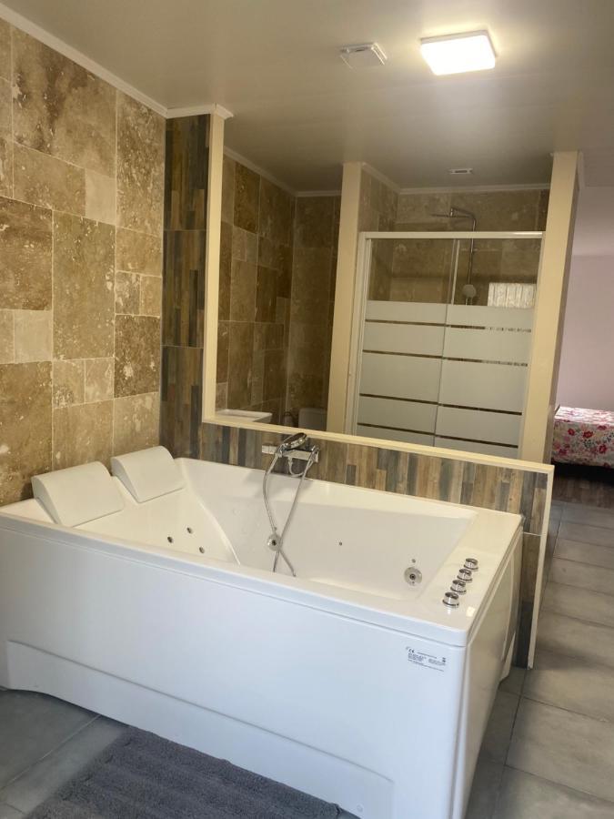 The Montreal Suite Serris Exterior foto